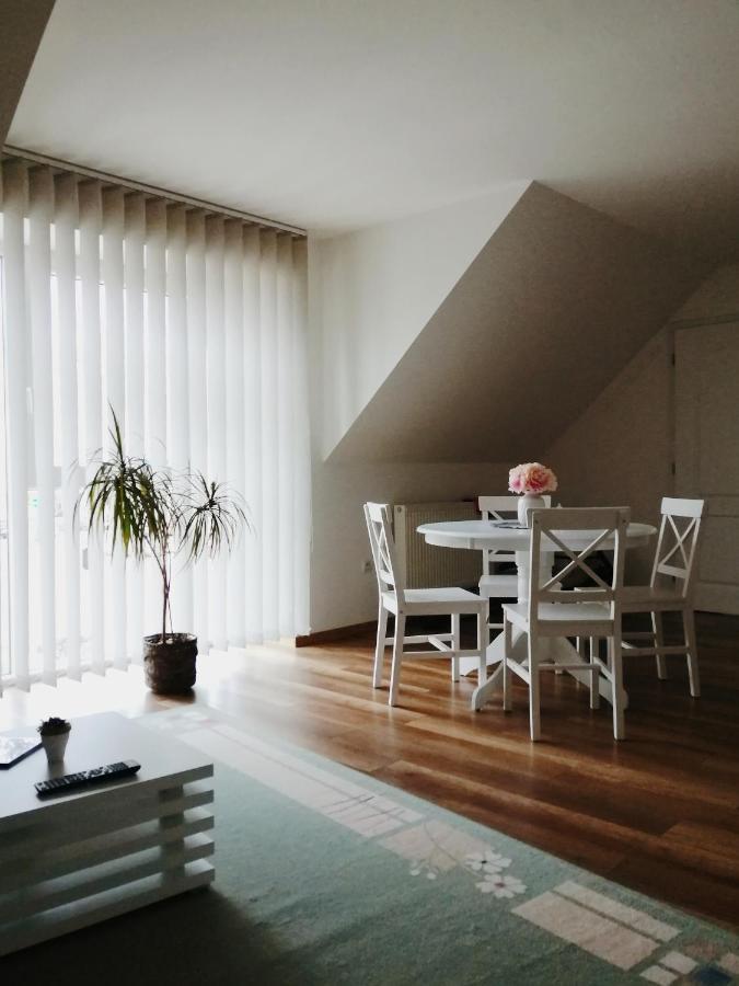 Apartman Pri Parku Sered' Exteriör bild