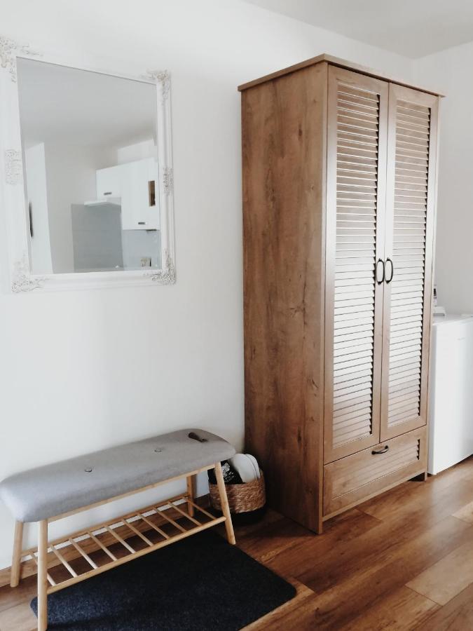 Apartman Pri Parku Sered' Exteriör bild