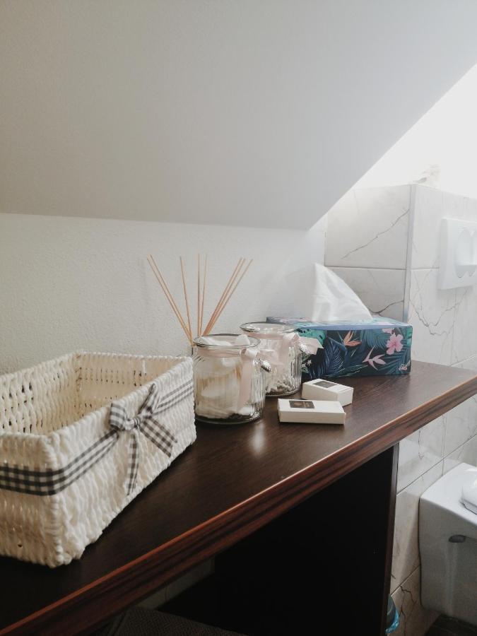 Apartman Pri Parku Sered' Exteriör bild