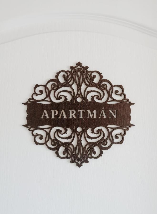 Apartman Pri Parku Sered' Exteriör bild