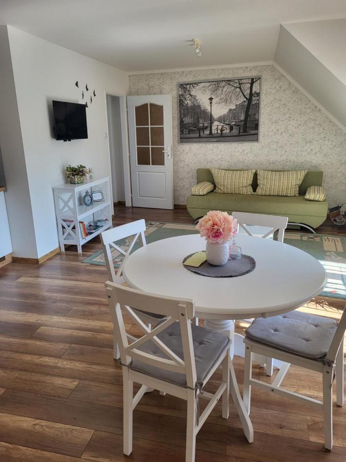 Apartman Pri Parku Sered' Exteriör bild