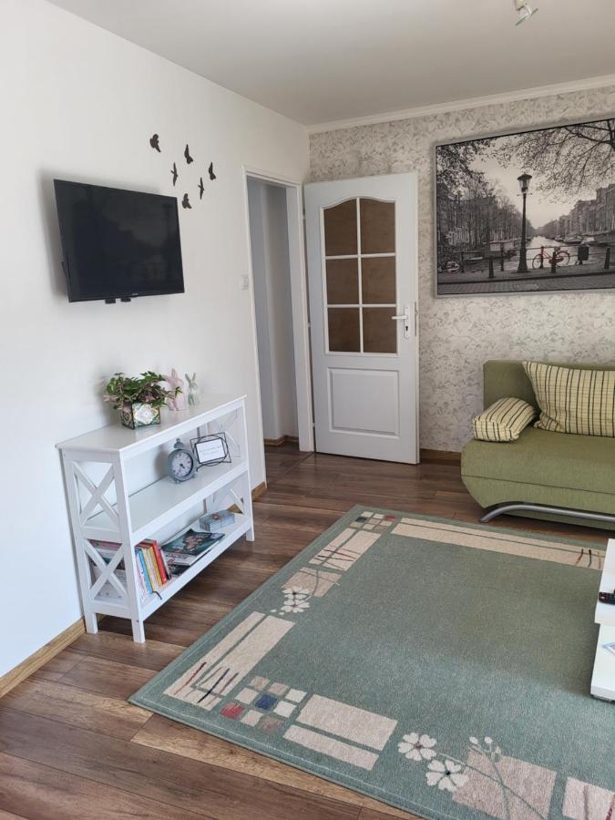 Apartman Pri Parku Sered' Exteriör bild